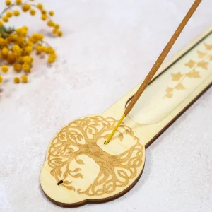 détail gravure arbre de vie porte encens bois naturel