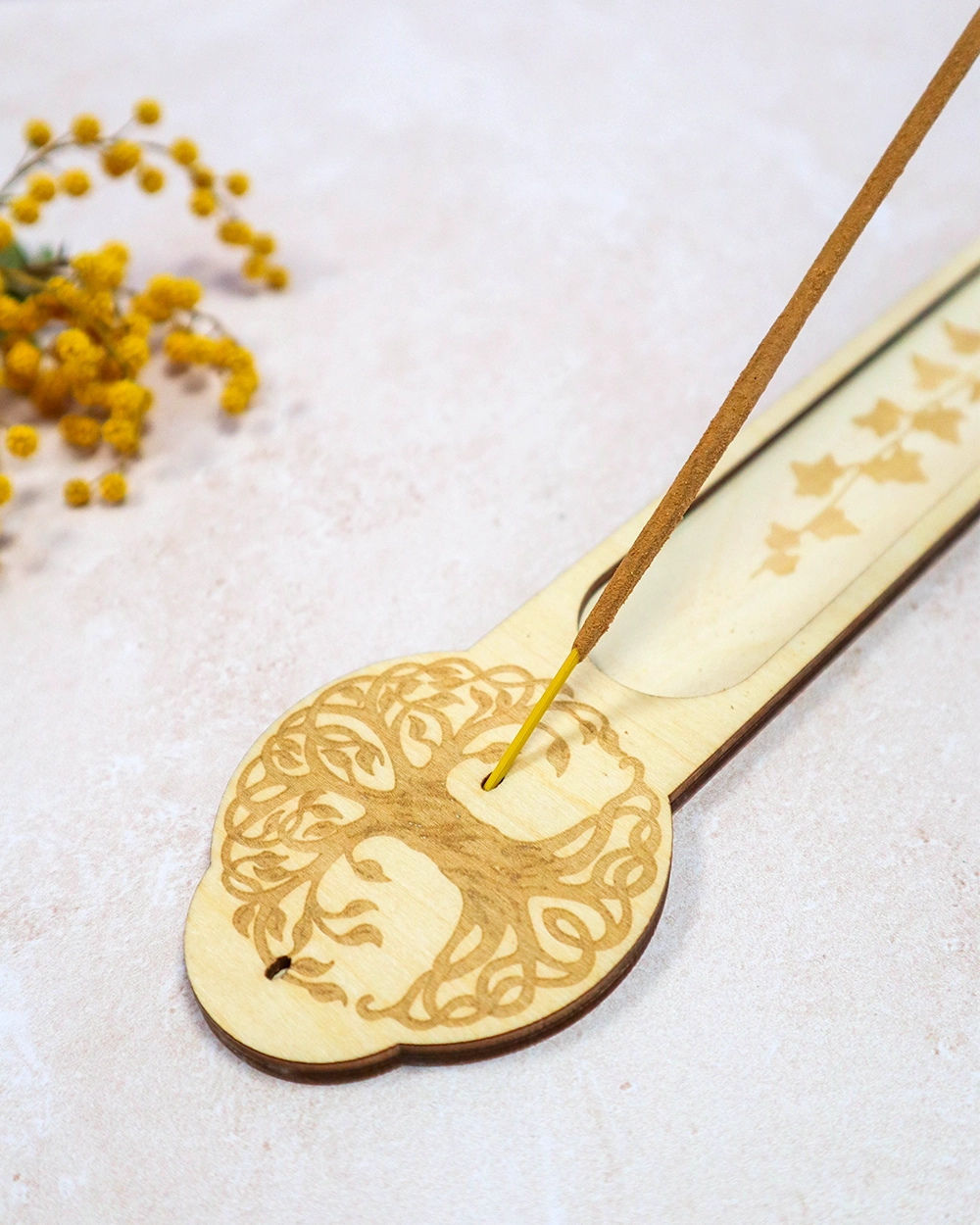 détail gravure arbre de vie porte encens bois naturel