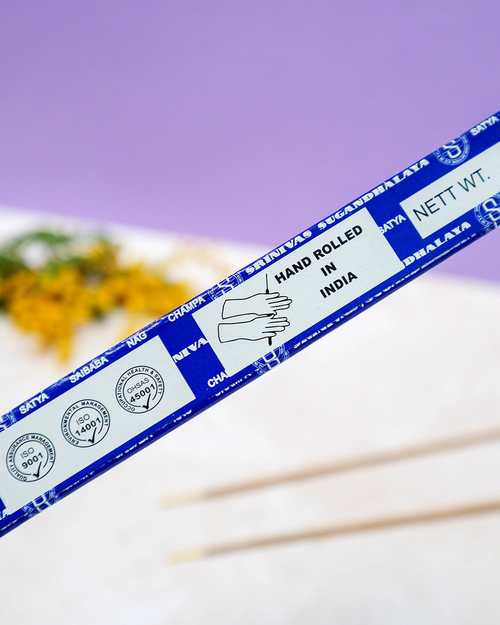 Encens Nag Champa Satya Sai Baba roulé à la main en Inde détail boîte