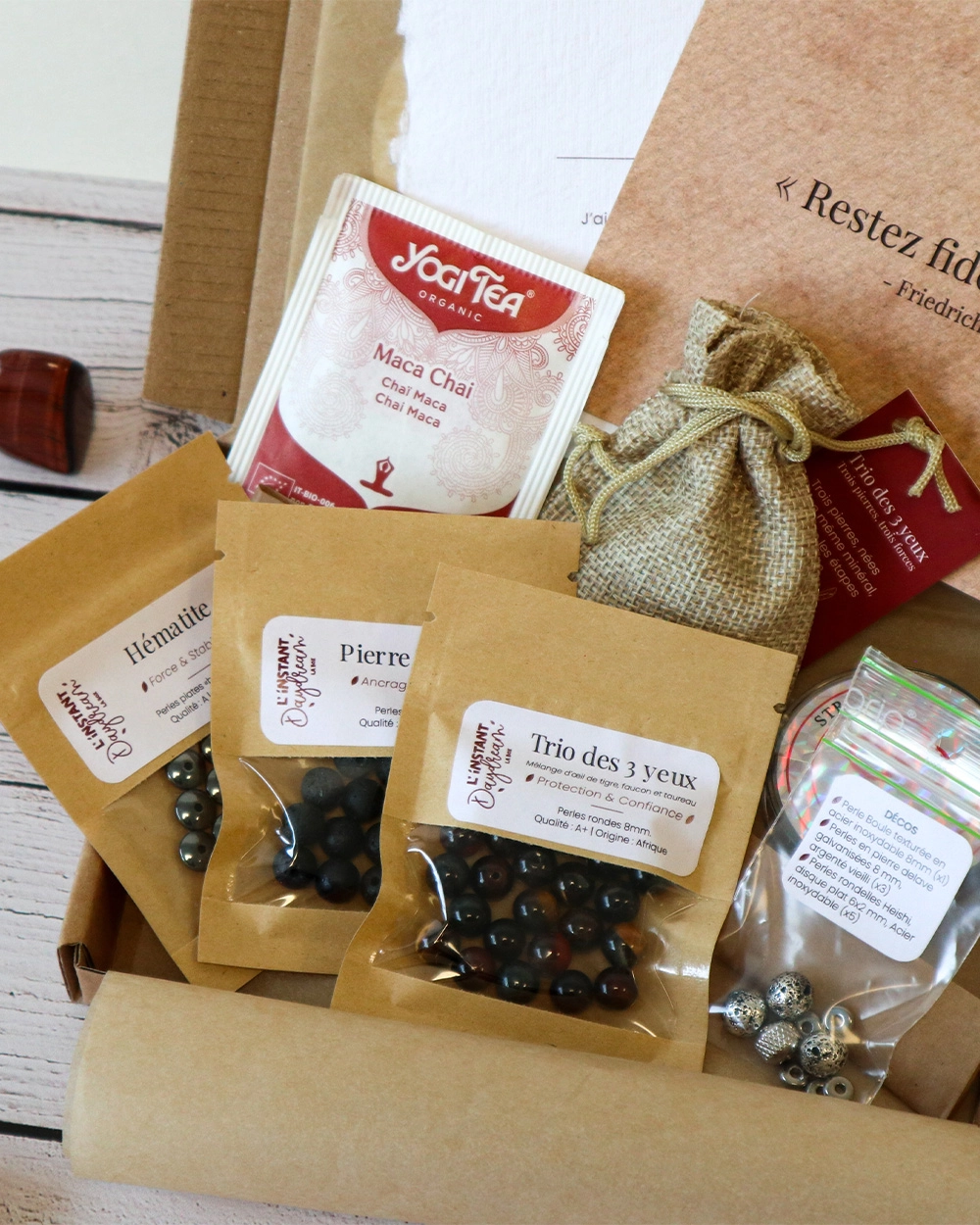 Contenu de la box bijoux DIY Force tranquille de L’instant Daydream