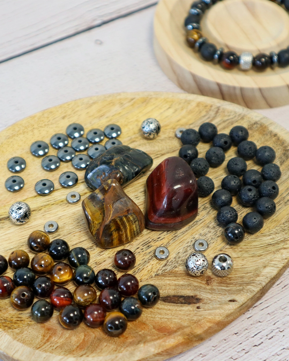Perles naturelles et éléments de création de la box bijoux DIY Force tranquille