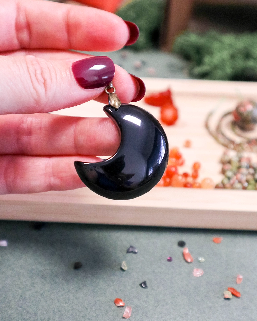 Pendentif lune en obsidienne noire – Box Samhain